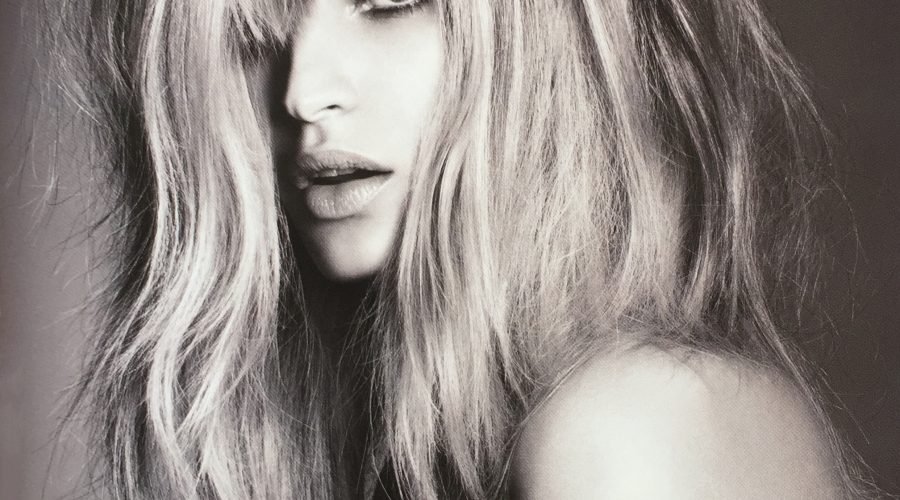 messy voluminous hair